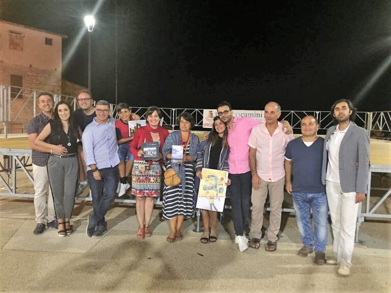Read more about the article Camini: una piazza-paese dove rivive il Mediterraneo
